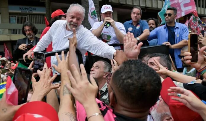 Lula lidera por poco a una semana de la segunda vuelta presidencial