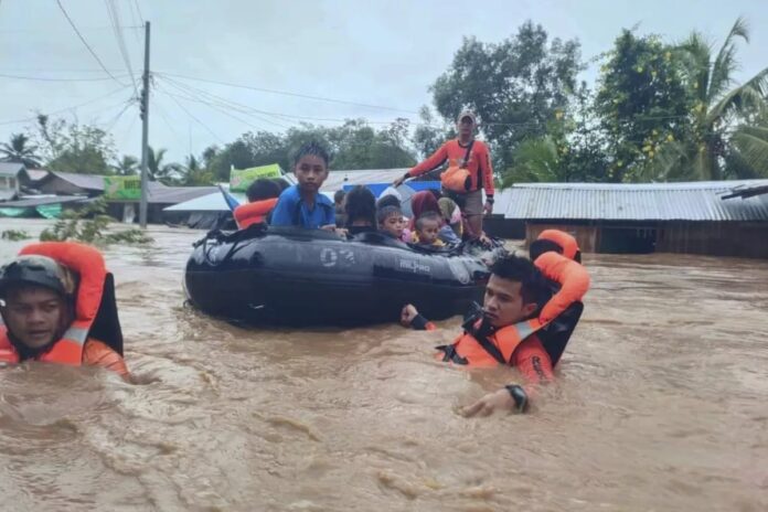 Suben a 33 los muertos por inundaciones previas al tifón Nalgae en Filipinas