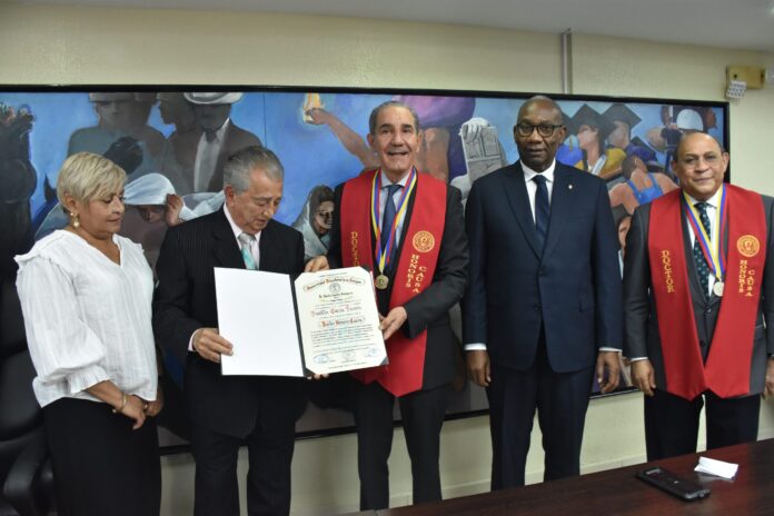 Franklin García Fermín recibe título Doctor Honoris Causa de Universidad de Aragua, Venezuela