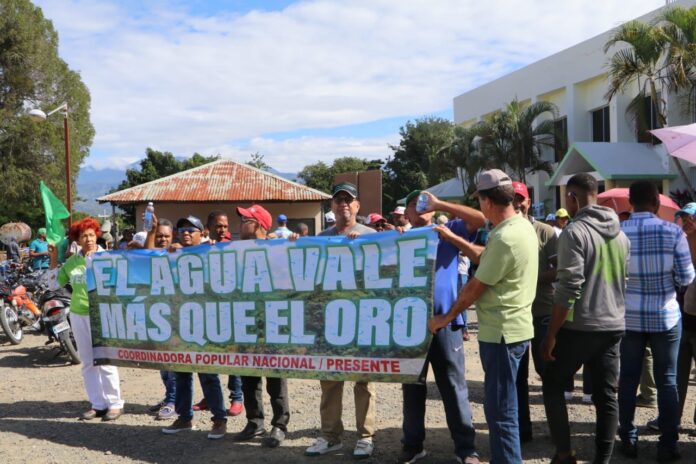 Cientos marchan en San Juna, contra la  explotación minera por la empresa GoldQuest