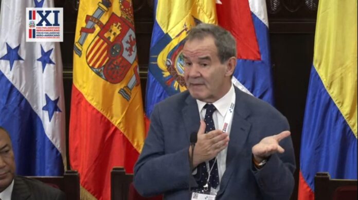 Secretario General Iberoamericano afirma parlamentos tienen “grave y baja” valoración