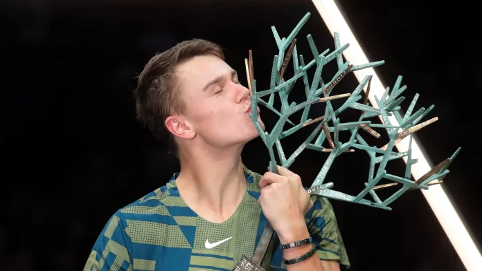 (VIDEO) Rune remonta a Djokovic y se adjudica su primer Masters 1.000 con 19 años