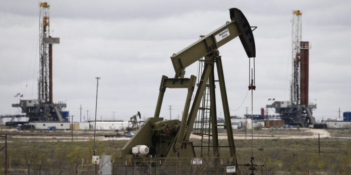 El petróleo de Texas baja un 3,1 % y cierra en 88,91 dólares el barril