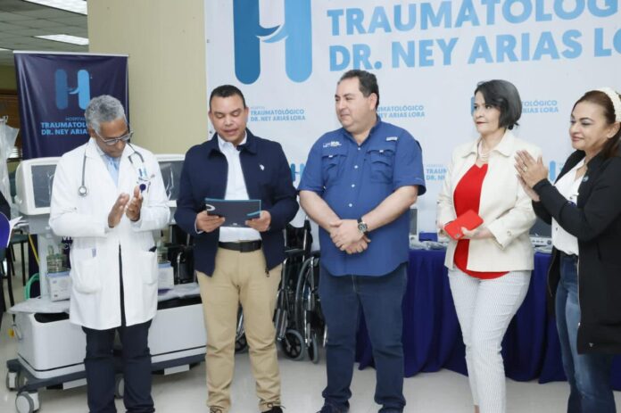 Hospital Ney Arias Lora recibe equipos del SNS por más de RD$3 millones