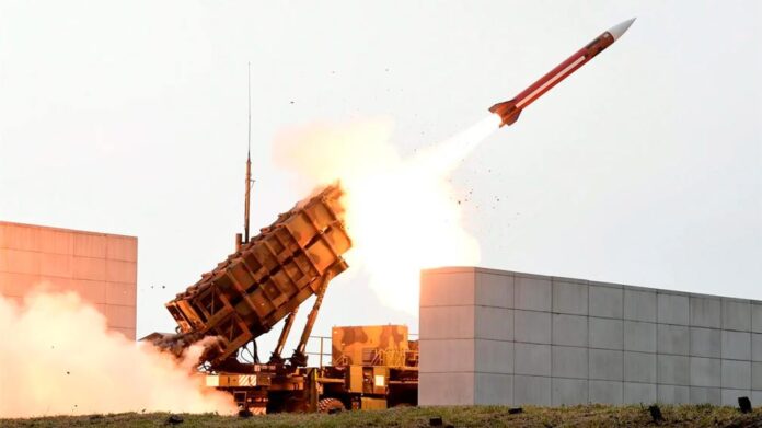 Tokio dice que el misil norcoreano parece haber caído en aguas de su ZEE