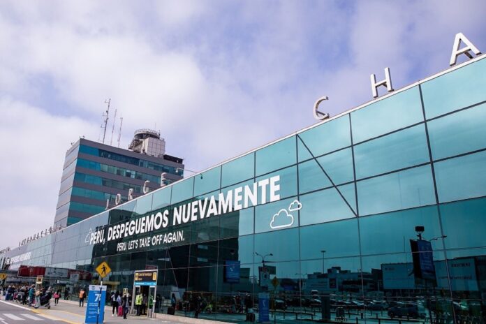 Españoles varados por accidente en Lima: Avisaron una hora antes de aterrizar
