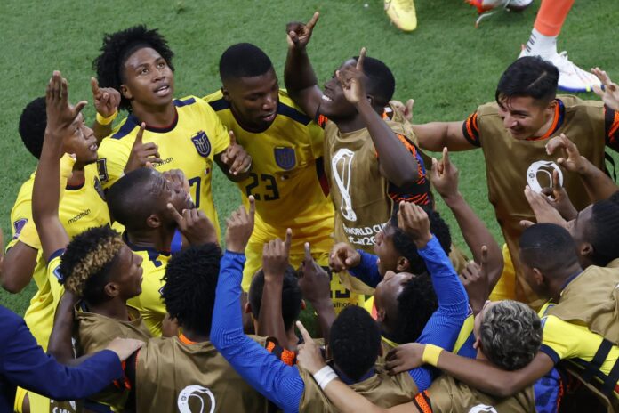 Alegría y baile en Ecuador tras histórico triunfo en inauguración del Mundial