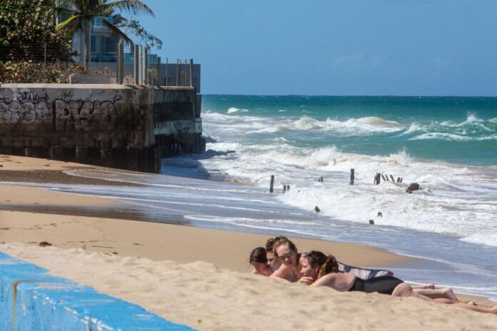 Puerto Rico se levanta contra la privatización de sus playas