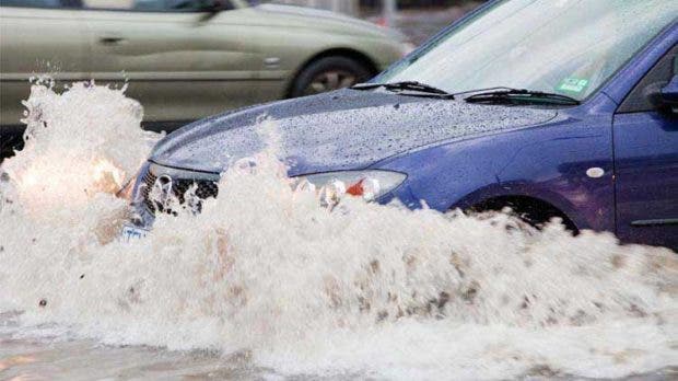 Llaman beneficiarios de vehículos inundados a retirar cheques