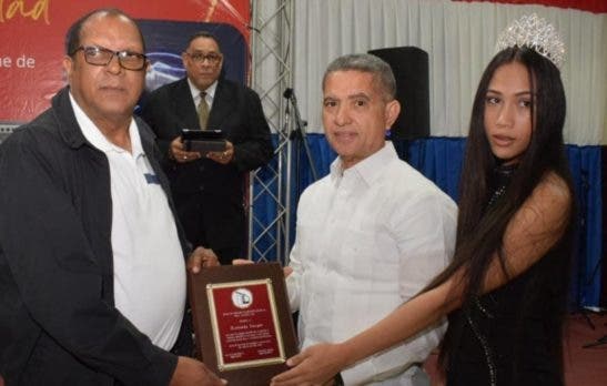 Cronistas de Duarte reconocen a Kennedy Vargas