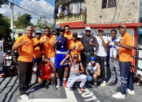 PN realizó exhibición de boxeo juvenil con atletas de barrios en SC