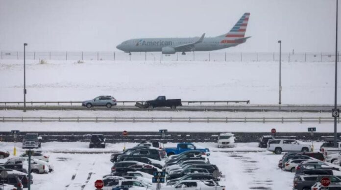 Unos 1.800 vuelos cancelados por tormenta en EEUU a horas de  Nochebuena