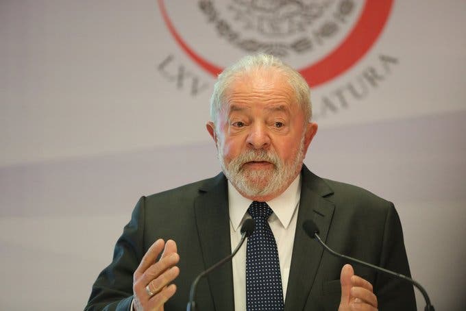 Lula firmó 13 decretos pocas horas después de asumir presidencia de Brasil