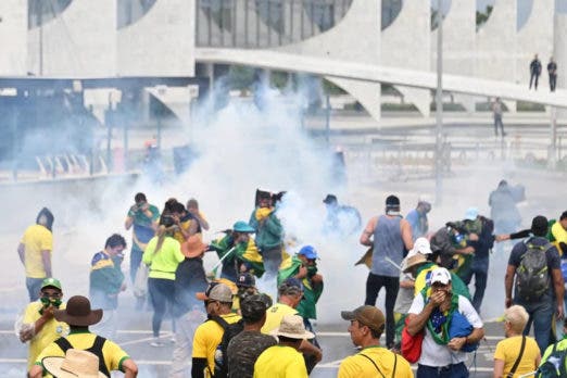 Brasil: Bolsonaristas invadieron explanada del Congreso en manifestación contra Lula
