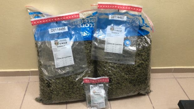 Atrapan mujer llegó Aeropuerto Cibao con más de 30 libras de marihuana
