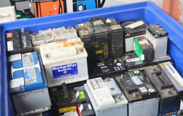 Medio Ambiente niega se prohíba exportación de baterías usadas; dice cumple la ley