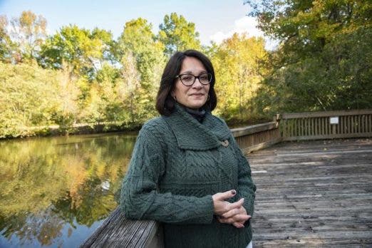 EE. UU. elige a Meg Medina, primera embajadora latina de literatura infantil