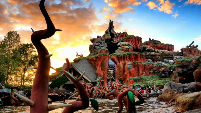 Disney cierra oficialmente su Splash Mountain y los aficionados están tratando de llevarse todos los recuerdos que pueden