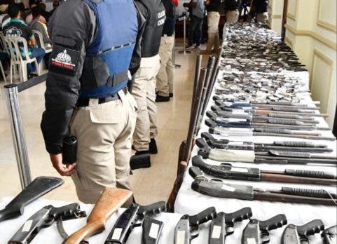 Autoridades incautan 282 armas de fuego de diferentes calibres en San Cristóbal