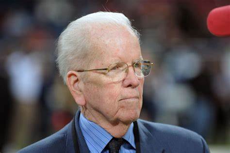 Fallece Art McNally, primer arbitro en el Salón de la Fama de la NFL