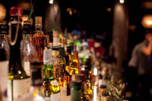 Lendor apoya labor contra comercio alcoholes ilícitos