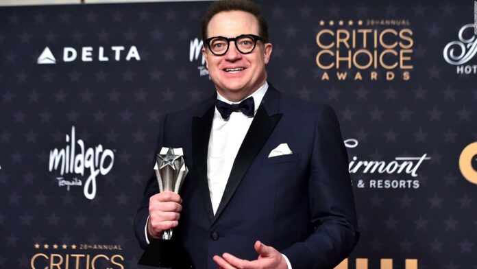Mira el emotivo discurso de Brendan Fraser en los Critics Choice Awards