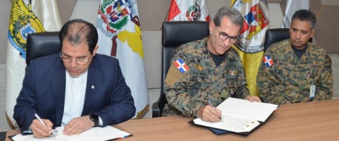 PUCMM y  Ministerio de Defensa firman acuerdo