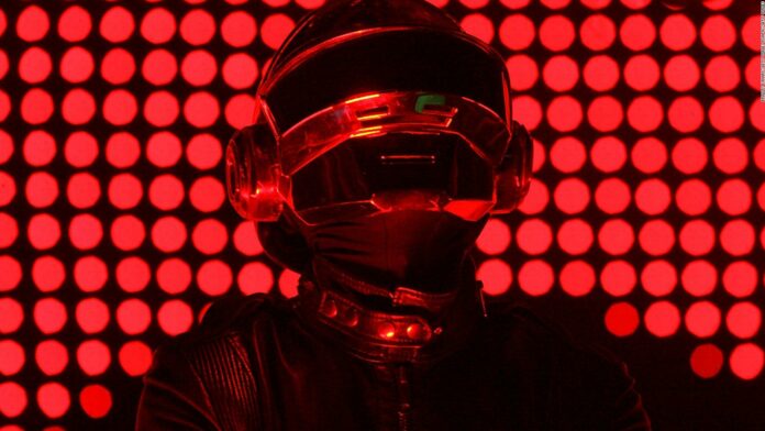 ¡Fuera los cascos!, exintegrante de Daft Punk lanza disco como solista
