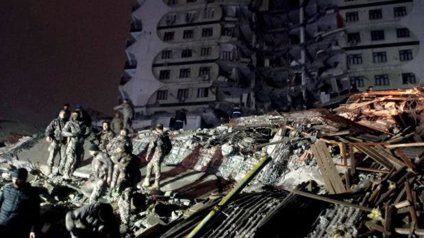 Terremoto deja 405 edificios derrumbados en zonas opositoras de Siria