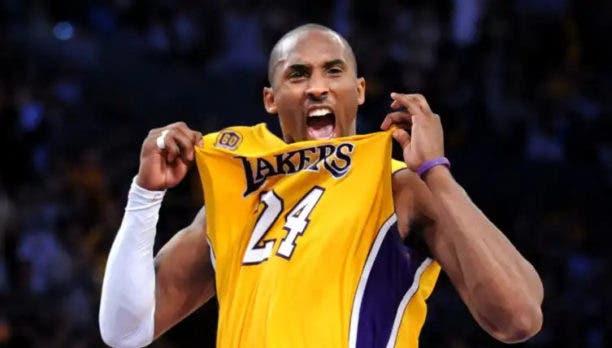 Camiseta de Kobe Bryant de Los Ángeles Lakers subastada por casi 6 millones