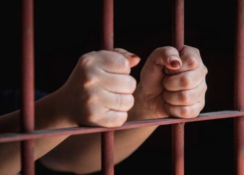 Código Penal dispone hasta 2 años de prisión a mujer que aborte
