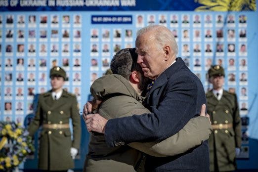 Biden en Ucrania ante aniversario de guerra: “Kiev resiste”