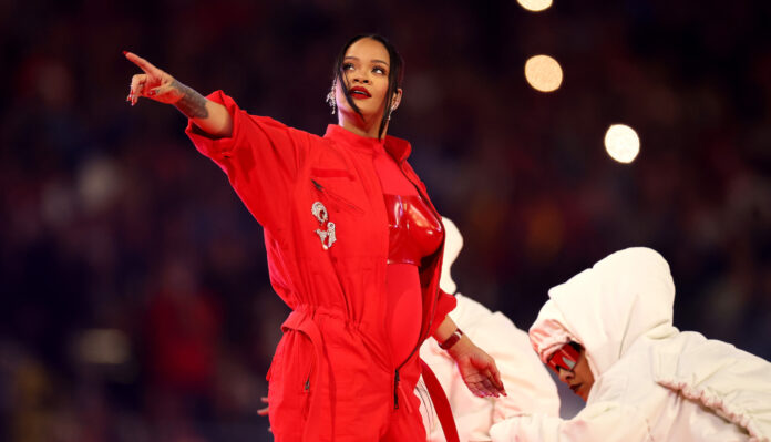 Rihanna emociona con sus mejores éxitos en el “Halftime Show” del Super Bowl: esto fue lo mejor, lo malo y algunos memes del espectáculo