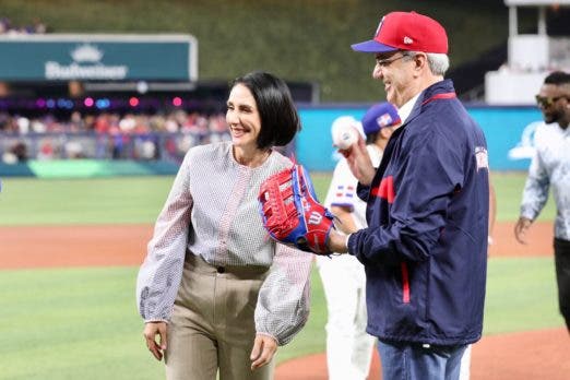 1678629833 396 Luis Abinader primer presidente en lanzar la primera bola en