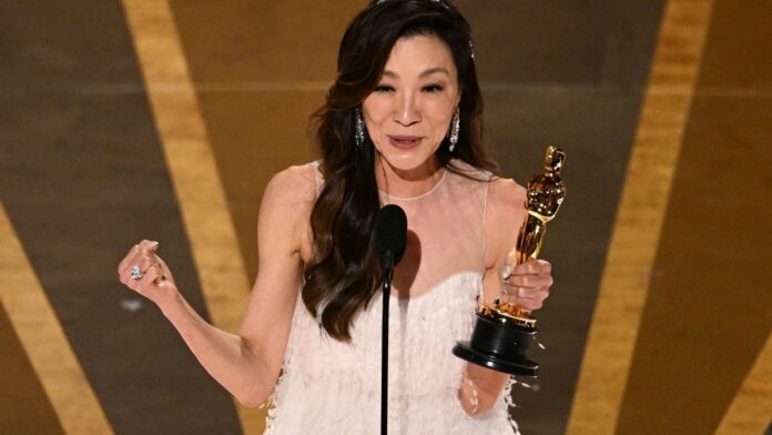 La reacción de la mamá de Michelle Yeoh ante el histórico premio Oscar por 