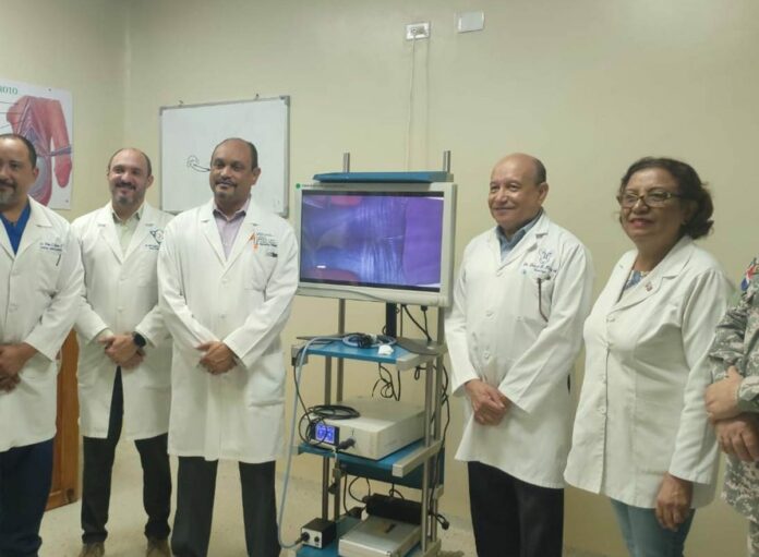 Urología Láser Avanzada Dr. Pablo Mateo dona equipo urológico al Hospital Moscoso Puello
