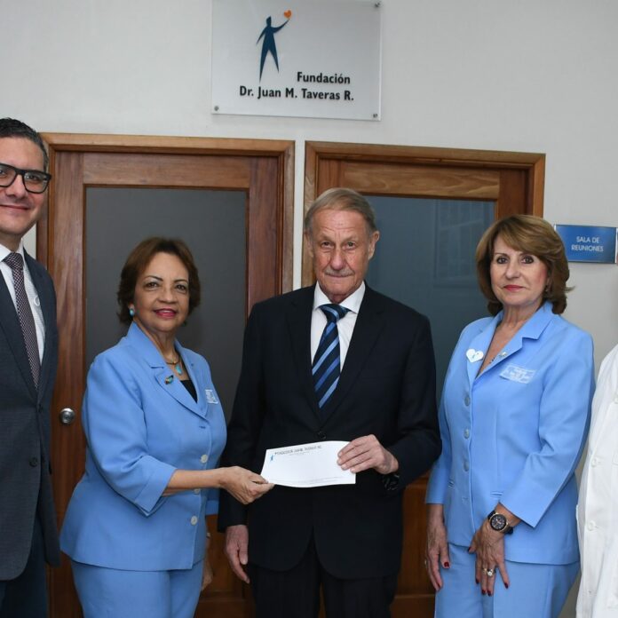 Fundación Dr. Juan M. Taveras R entrega donación a niños del PKAN