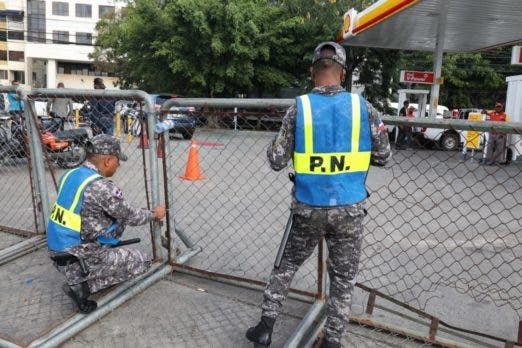 1680098392 470 Caso Calamar Policias resguardan la seguridad en el Palacio