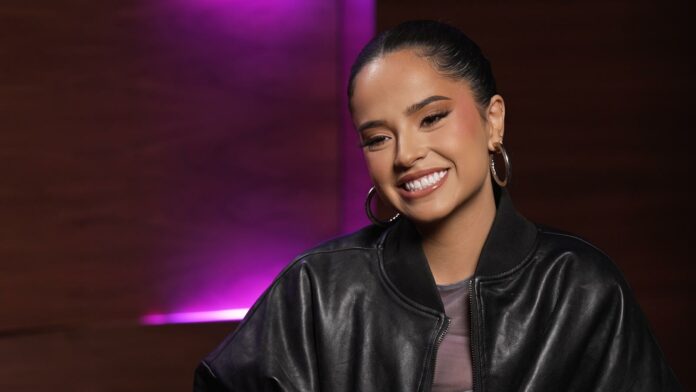 Becky G se inspiró en una frase de Daddy Yankee para "Arranca"