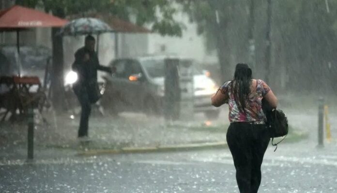 Caen fuertes aguaceros en Santiago y el Cibao