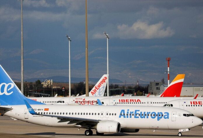 Francia: Anulación de vuelos por huelga de pensiones se prolonga