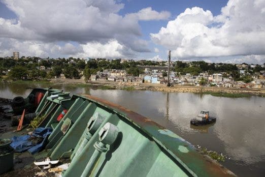 Localizan nueve barcos hundidos en los rios Ozama e Isabela