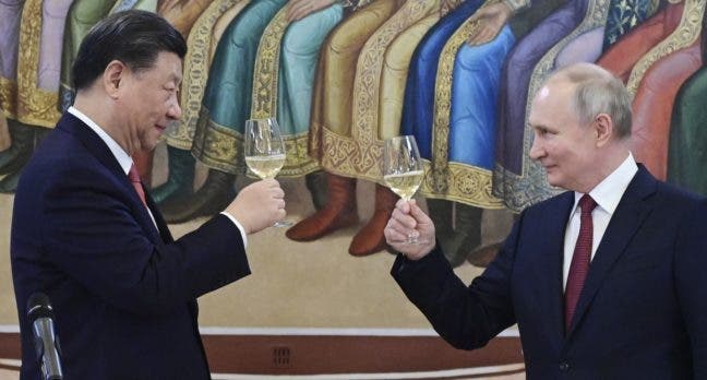 Putin apoya plan  paz chino; acusa Kiev prolongar guerra