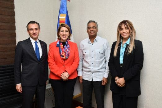 Santos se reune con subsecretaria adjunta de EEUU para Asuntos
