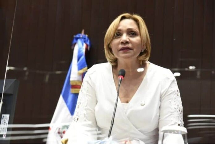 Diputada Soraya Suárez a su colega Miguel Gutiérrez: “a ti se te paga cuanto tú trabajas”
