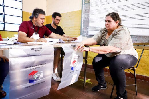 Elecciones en Paraguay: Oficialismo denuncia intento de oposición de “trancar” votación