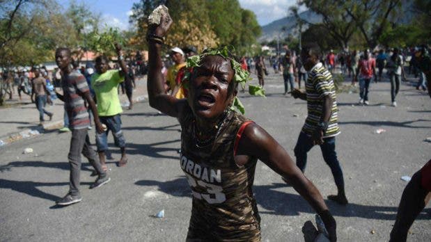 Haitianos se movilizan para cazar a miembros de bandas criminales