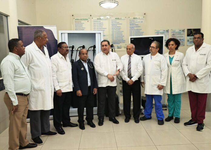 SNS entrega al Hospital Salvador B. Gautier moderna torre endoscópica; designa 53 nuevos colaboradores