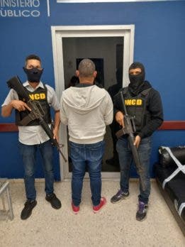 Se entrega «Chi», vinculado a decomiso de 243 paquetes de cocaína en Río San Juan