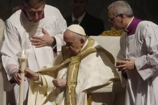 El papa Francisco tuvo que suspender su agenda de hoy por tener fiebre